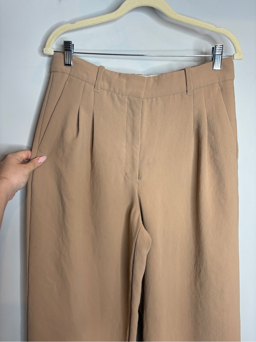 Aritzia The Effortless Pant Wider Crepette Size 10 Desert Sand - Picture 3 of 9